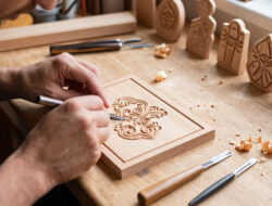 Belajar Teknik Dasar Woodcarving: Seni Ukir Kayu Bernilai Estetika